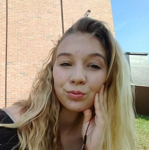 Meet your Posher, Caleigh